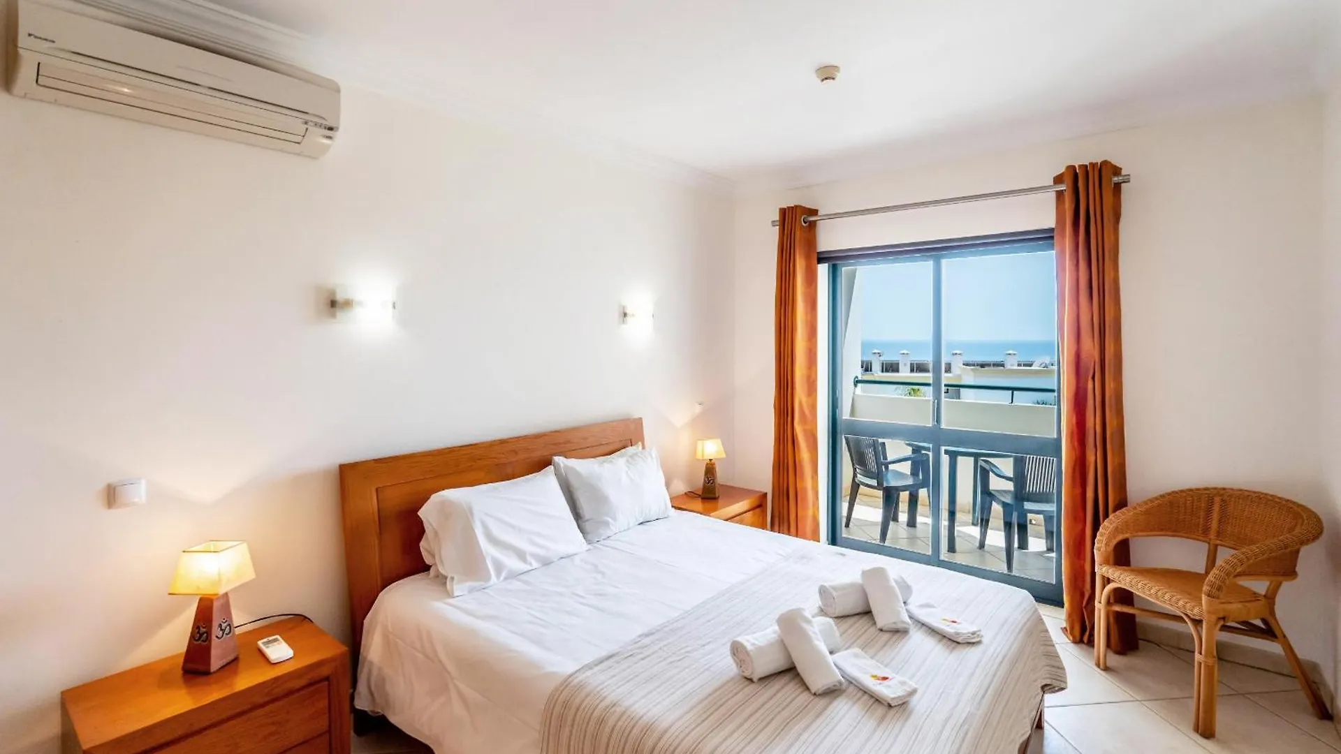 #166 Frat Apartment By Home Holidays location
